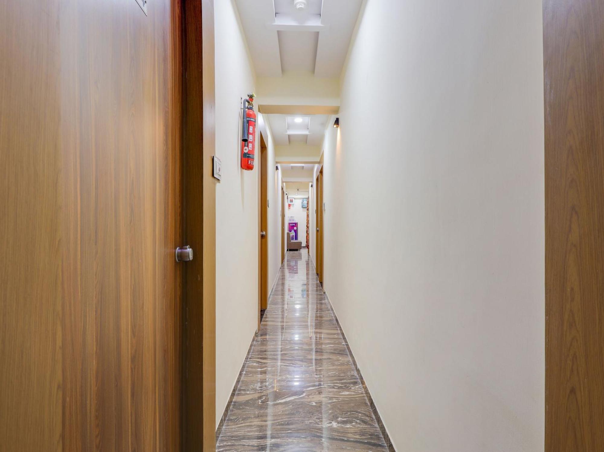 Hotel O Kb Villa 아흐메다바드 외부 사진
