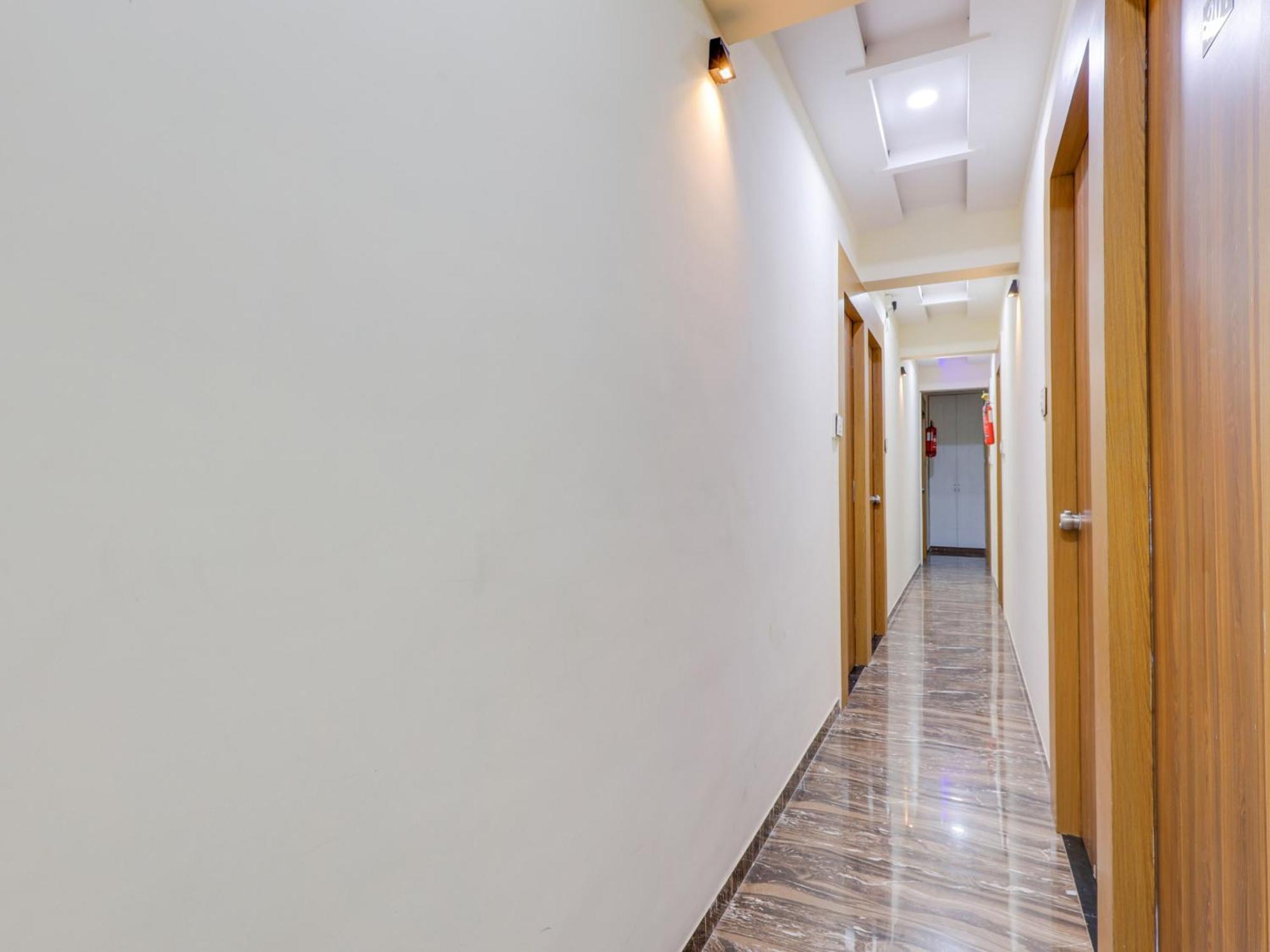 Hotel O Kb Villa 아흐메다바드 외부 사진