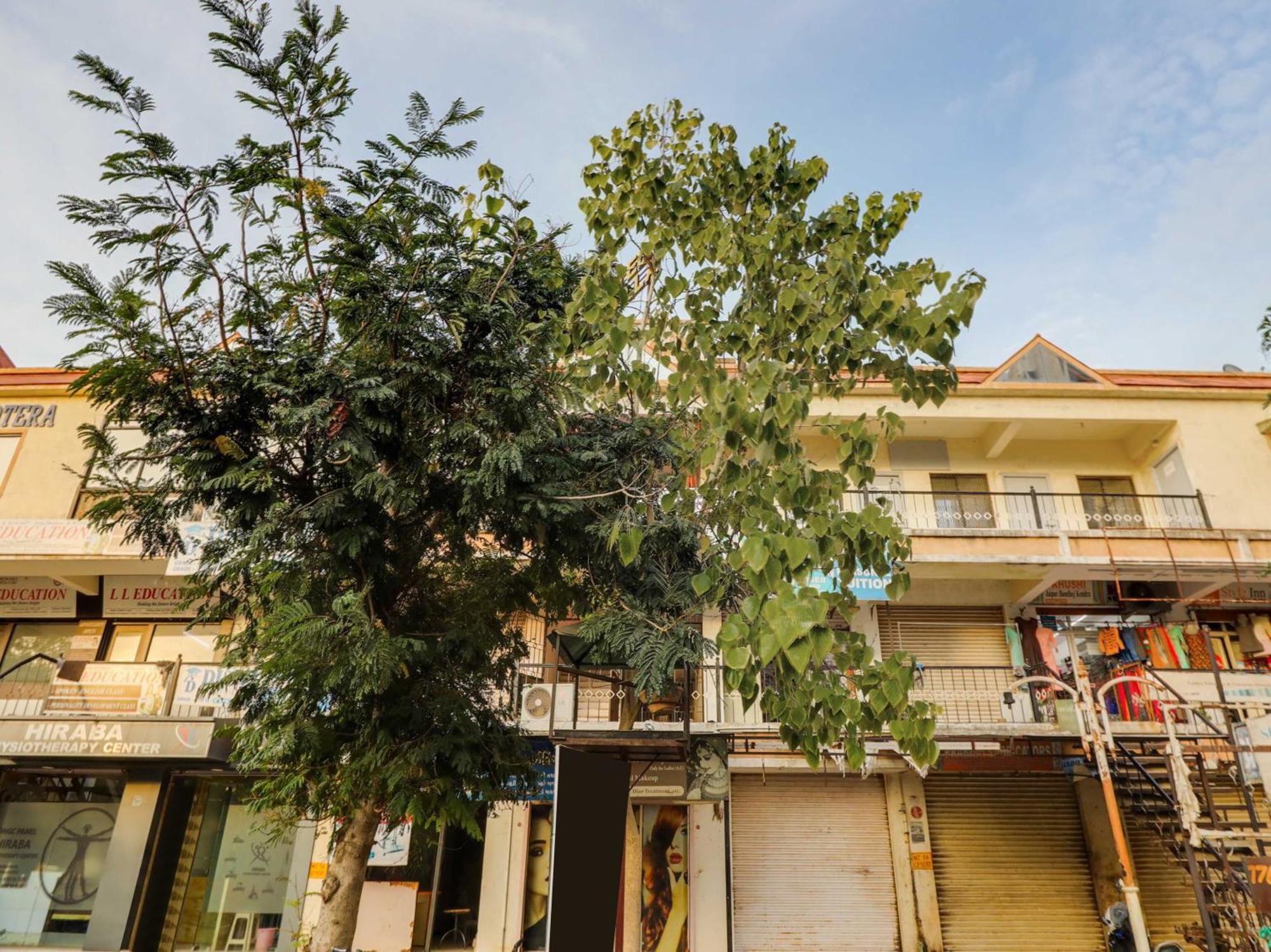 Hotel O Kb Villa 아흐메다바드 외부 사진